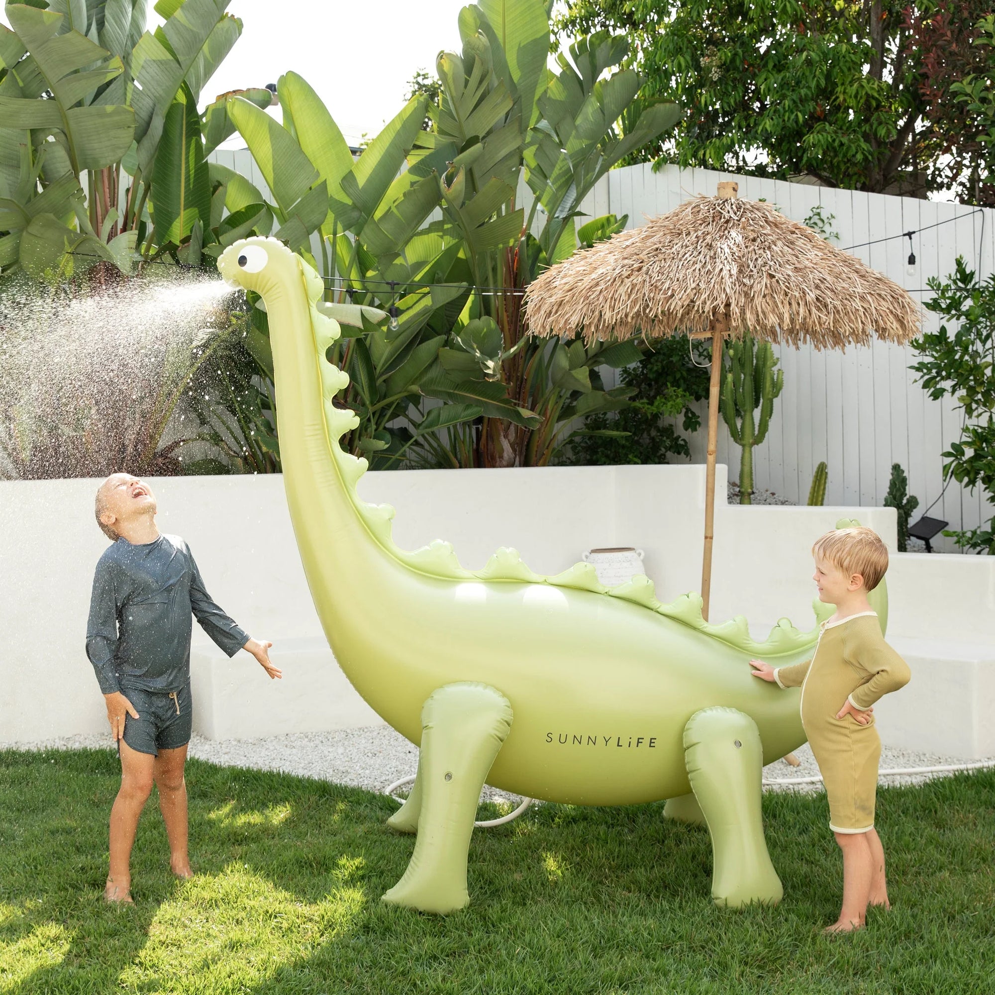 SUNNYLIFE Into The Wild Giant Dino Sprinkler