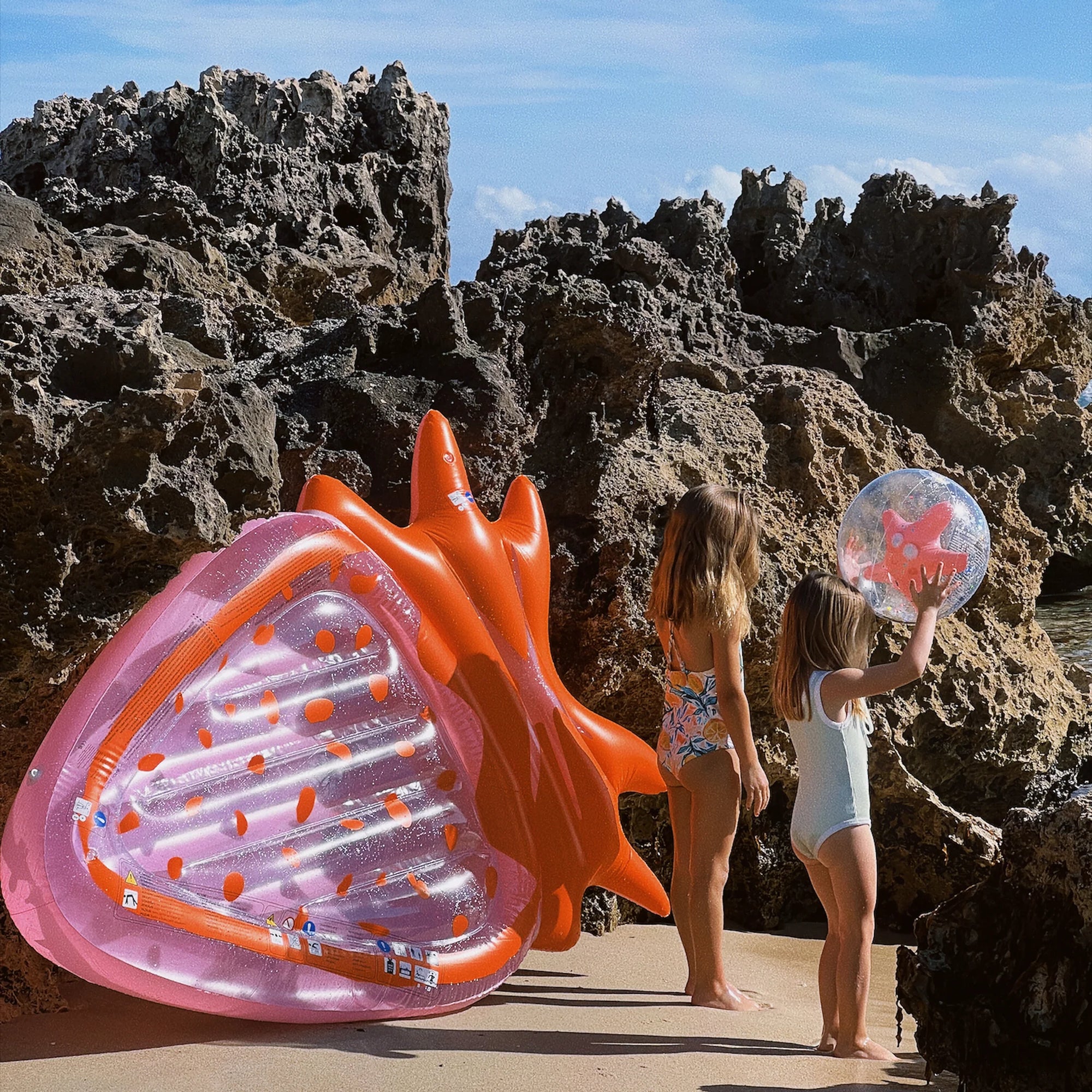 SUNNYLIFE Luxe Lie-On Float - Strawberry